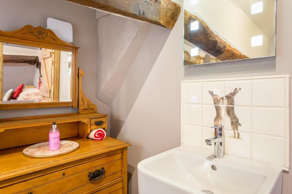 Room image 3